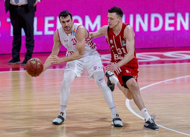 她不仅在多 她不仅在多