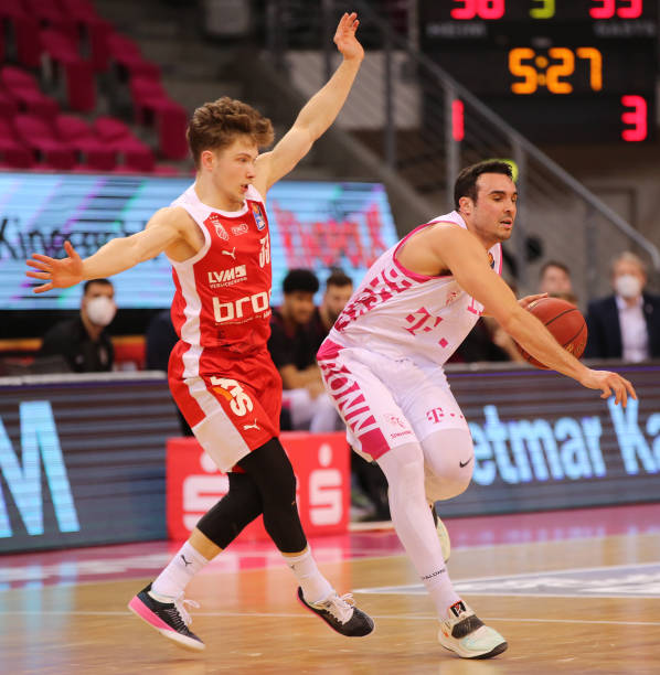 两位球员在 两位球员在